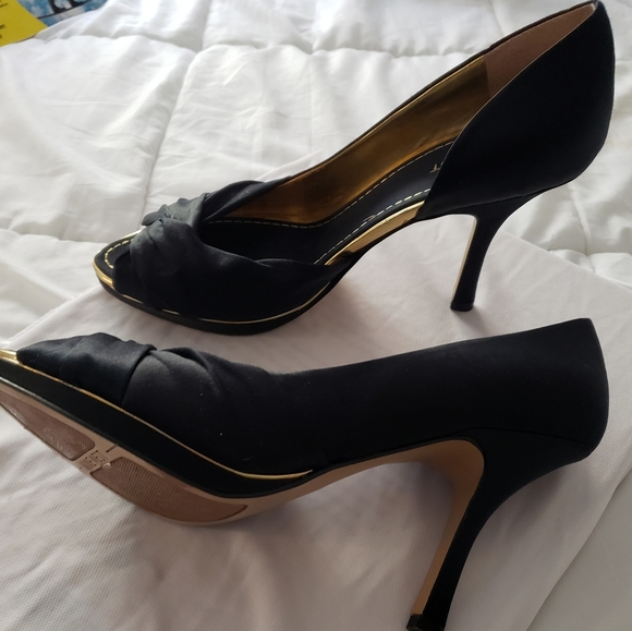 Nine West black satin heels - Picture 2 of 2